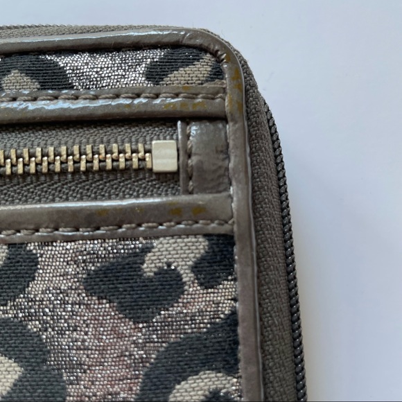 Authentic Coach Ocelet black & Gray leopard pattern wallet/wristlet with zipper - Picture 5 of 5